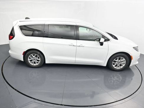 Used 2023 Chrysler Voyager LX FWD image 31