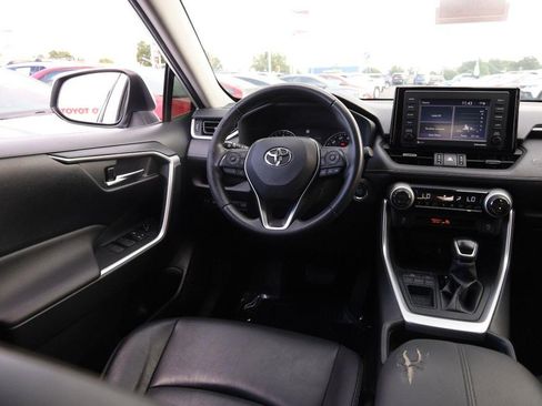 Used 2020 Toyota RAV4 XLE Premium FWD image 24