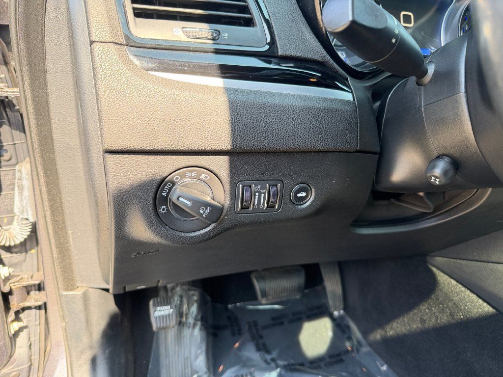 Used 2019 Chrysler 300 S w/ 300S Premium Group AWD/4WD image 20