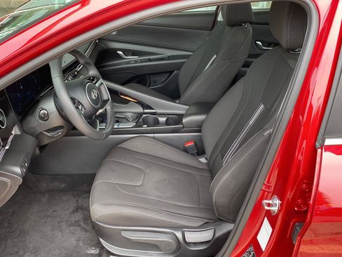 Used 2025 Hyundai Elantra SEL FWD image 17