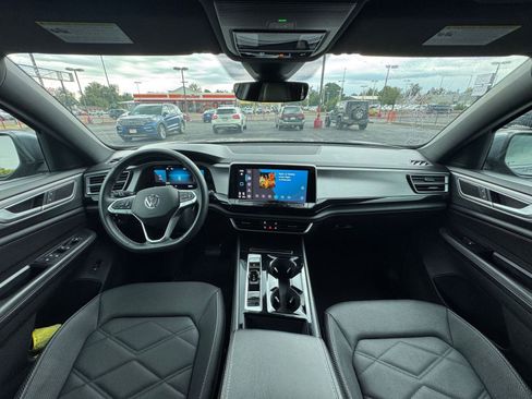 Used 2024 Volkswagen Atlas Cross Sport SE image 32