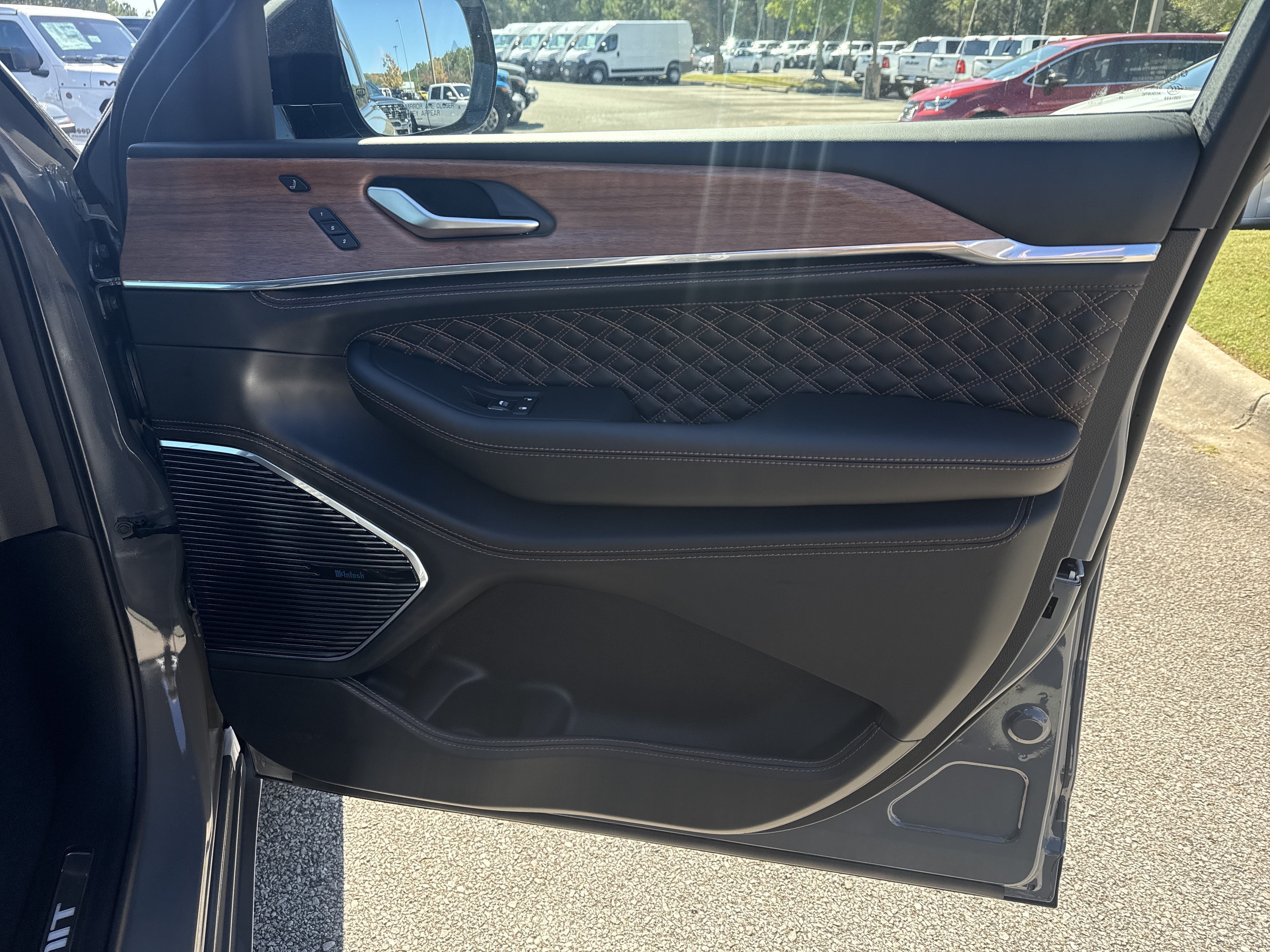 New 2027 Jeep Grand Cherokee Summit AWD/4WD image 15