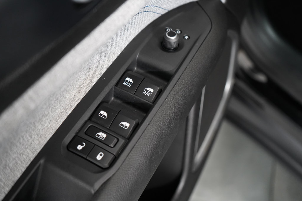 Certified 2024 Jeep Compass Latitude AWD/4WD image 18