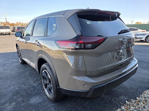 Used 2025 Nissan Rogue SV image 6