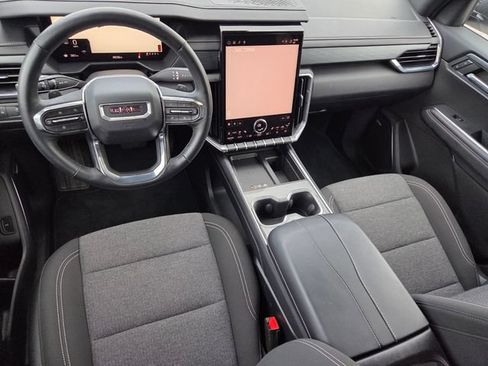 Used 2025 GMC Acadia Elevation FWD image 9