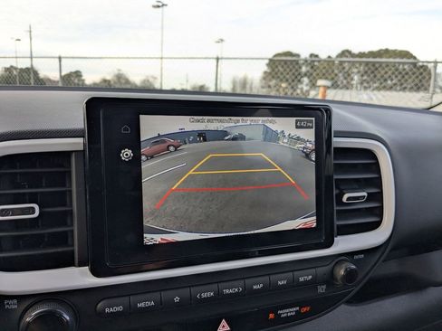 Used 2025 Hyundai Venue Limited image 15