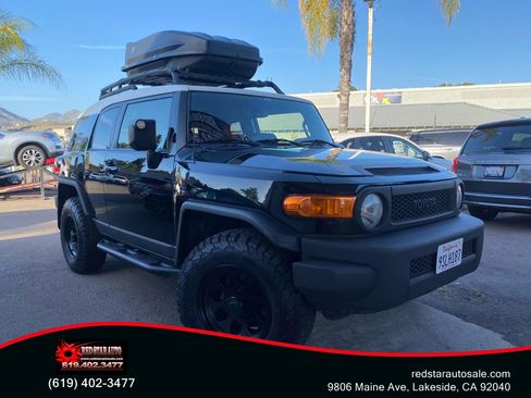 Used 2014 Toyota FJ Cruiser 4WD w/ Upgrade Package image 1