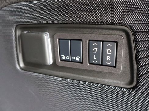 Used 2024 Cadillac Escalade ESV V w/ LPO, ONYX Package AWD/4WD image 26