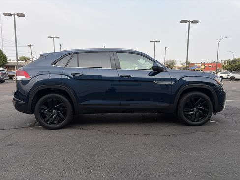 Used 2023 Volkswagen Atlas Cross Sport SE w/ Panoramic Sunroof Package AWD/4WD image 5