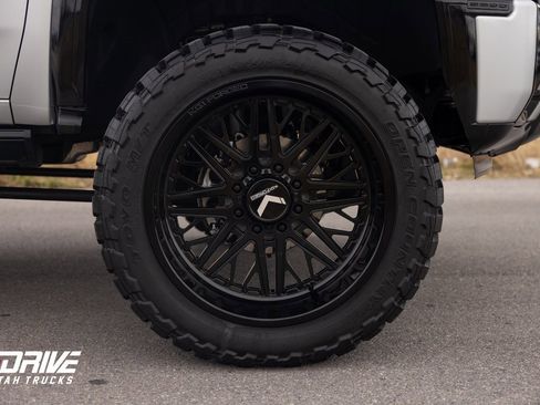 Used 2025 GMC Sierra 3500 Denali Ultimate image 9