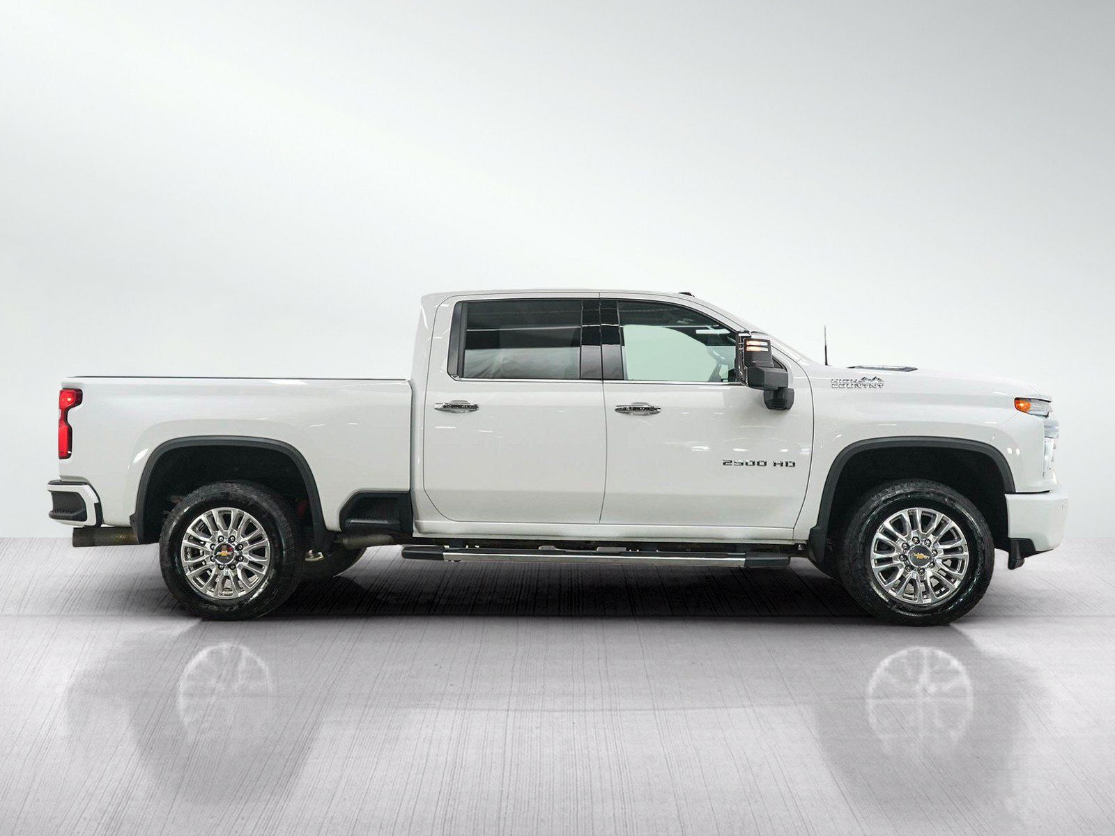 Used 2022 Chevrolet Silverado 2500 High Country w/ Technology Package AWD/4WD image 6