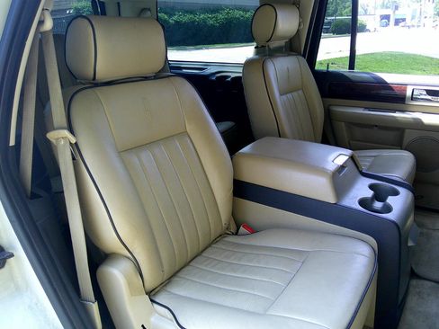 Used 2006 Lincoln Navigator Ultimate image 45