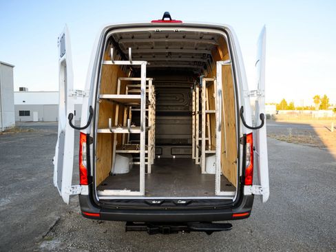 Used 2021 Mercedes-Benz Sprinter 3500 image 4