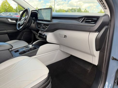 Used 2026 Ford Escape SE w/ PHEV Premium Package FWD image 13