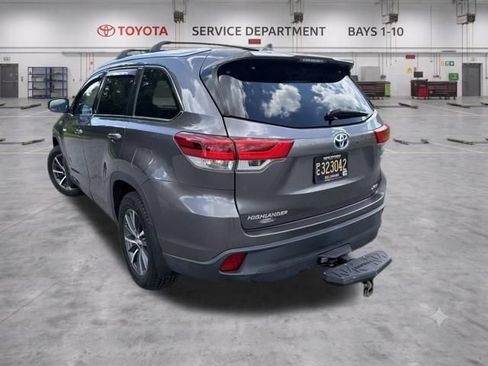 Used 2017 Toyota Highlander XLE w/ Carpet Mat Package AWD/4WD image 8