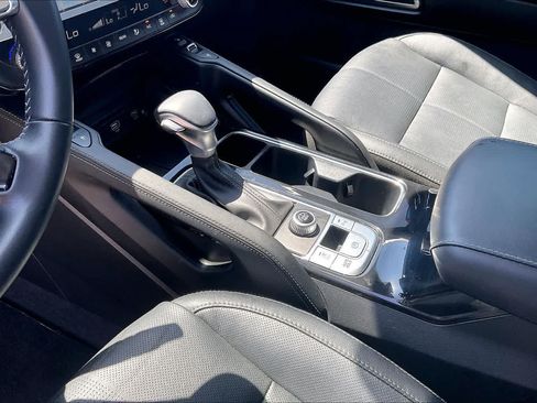 Certified 2024 Kia Telluride EX w/ EX Captain's Chair Package FWD image 14