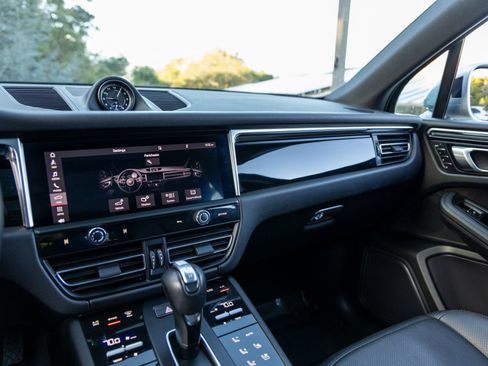 Certified 2023 Porsche Macan image 35
