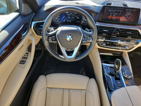 Used 2018 BMW 530i xDrive w/ Premium Package image 15