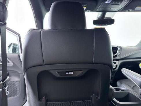 New 2026 Chrysler Pacifica Select image 29