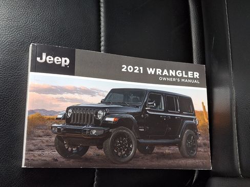 Used 2021 Jeep Wrangler Unlimited Sahara AWD/4WD image 28