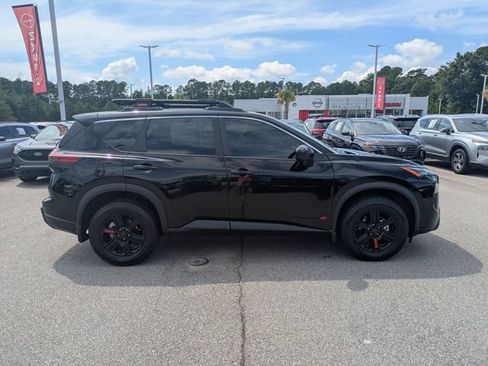Used 2025 Nissan Rogue SV AWD/4WD image 2