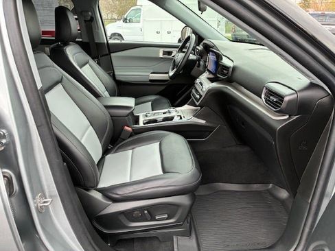 Used 2023 Ford Explorer XLT w/ Equipment Group 202A AWD/4WD image 14