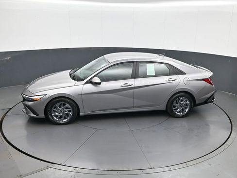 Certified 2024 Hyundai Elantra SEL image 20