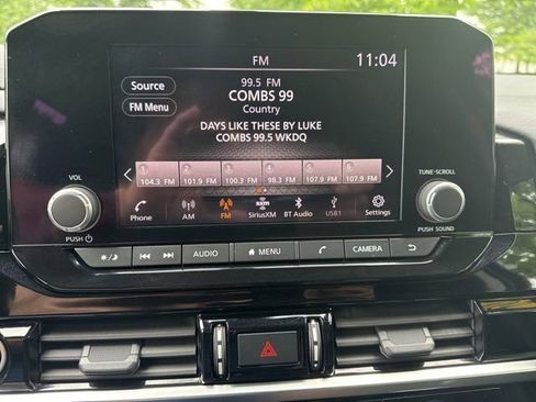 Used 2023 Nissan Pathfinder SV AWD/4WD image 32