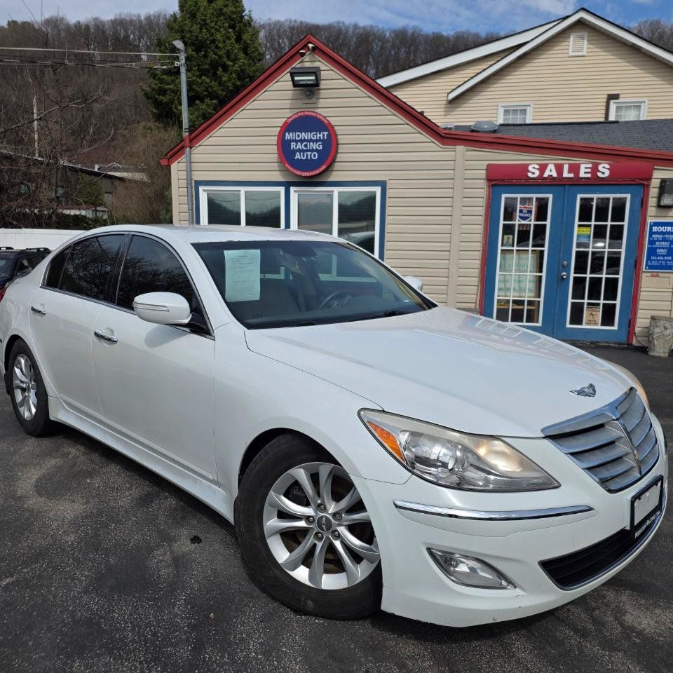 Used 2013 Hyundai Genesis 3.8 RWD image 2