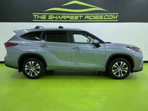 Used 2023 Toyota Highlander XLE image 11