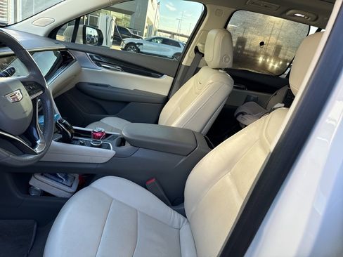 Used 2022 Cadillac XT6 Premium Luxury w/ Technology Package image 11