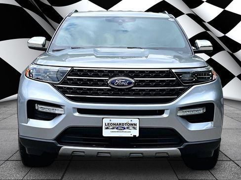 Certified 2020 Ford Explorer XLT w/ Equipment Group 202A AWD/4WD image 3