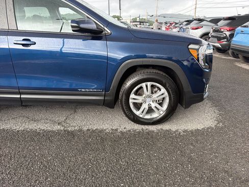 Used 2022 GMC Terrain SLE w/ Driver Convenience Package AWD/4WD image 2