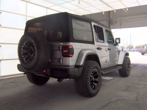 Used 2019 Jeep Wrangler Unlimited Sahara AWD/4WD image 9