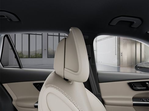 Used 2025 Mercedes-Benz GLC 300 GLC 300 image 43