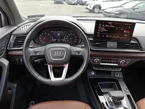 Used 2023 Audi Q5 2.0T Premium w/ Convenience Package AWD/4WD image 12