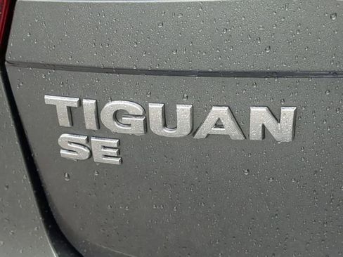 Certified 2021 Volkswagen Tiguan SE image 10