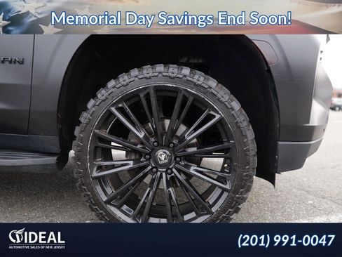 Used 2021 Chevrolet Suburban RST w/ Luxury Package AWD/4WD image 11