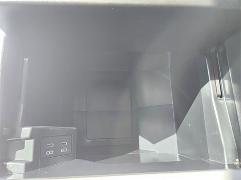 Used 2025 Toyota Sienna LE image 30