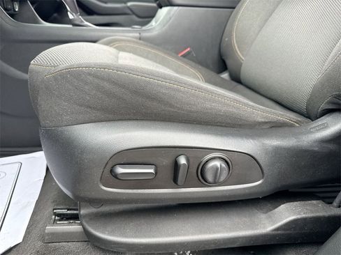 Used 2020 Chevrolet Traverse LT image 12