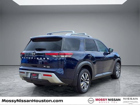 Used 2024 Nissan Pathfinder SL AWD/4WD image 7