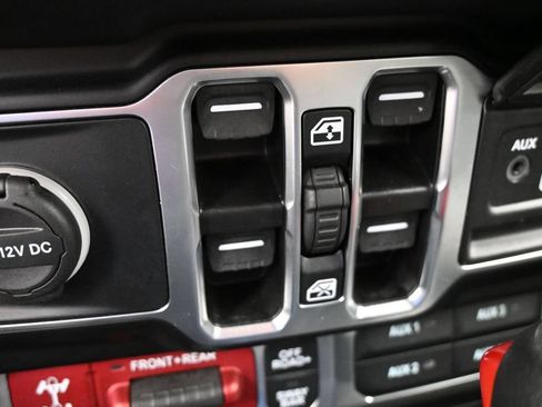 Used 2025 Jeep Wrangler Unlimited Rubicon AWD/4WD image 15