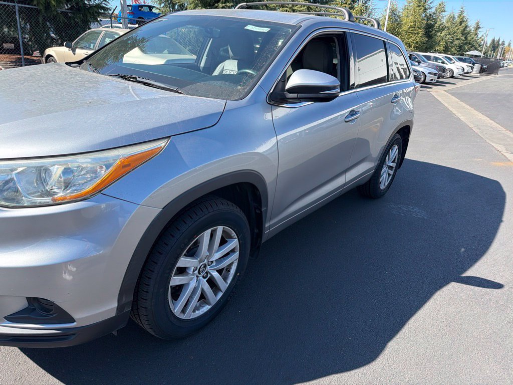 Used 2016 Toyota Highlander LE AWD/4WD image 2