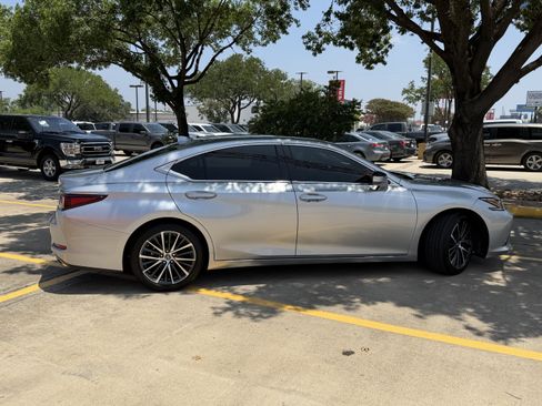 Used 2023 Lexus ES 350 w/ Premium Package FWD image 4