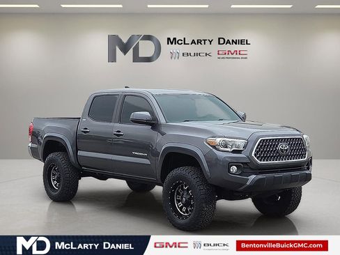 Used 2017 Toyota Tacoma 4x4 Double Cab image 1