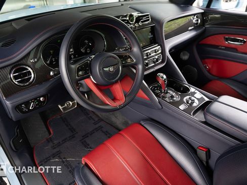 Used 2023 Bentley Bentayga Extended Wheelbase image 22