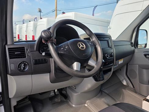 Used 2018 Mercedes-Benz Sprinter 2500 image 15
