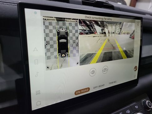 Used 2024 Land Rover Defender 110 SE image 19