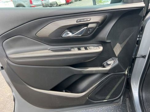 Used 2023 GMC Terrain SLT image 24