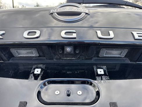 Used 2023 Nissan Rogue SV w/ SV Premium Package image 16